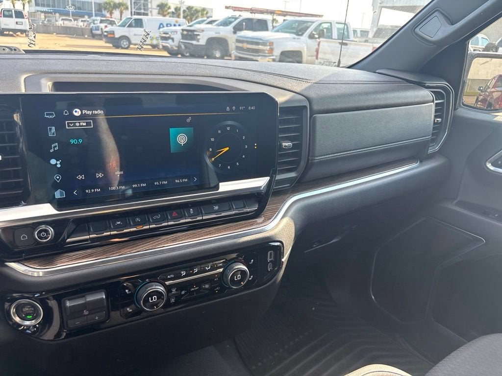 2025 Chevrolet Silverado 1500 LT