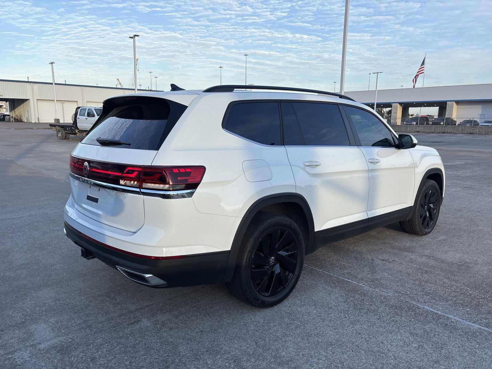 2025 Volkswagen Atlas 2.0T SE w/Technology