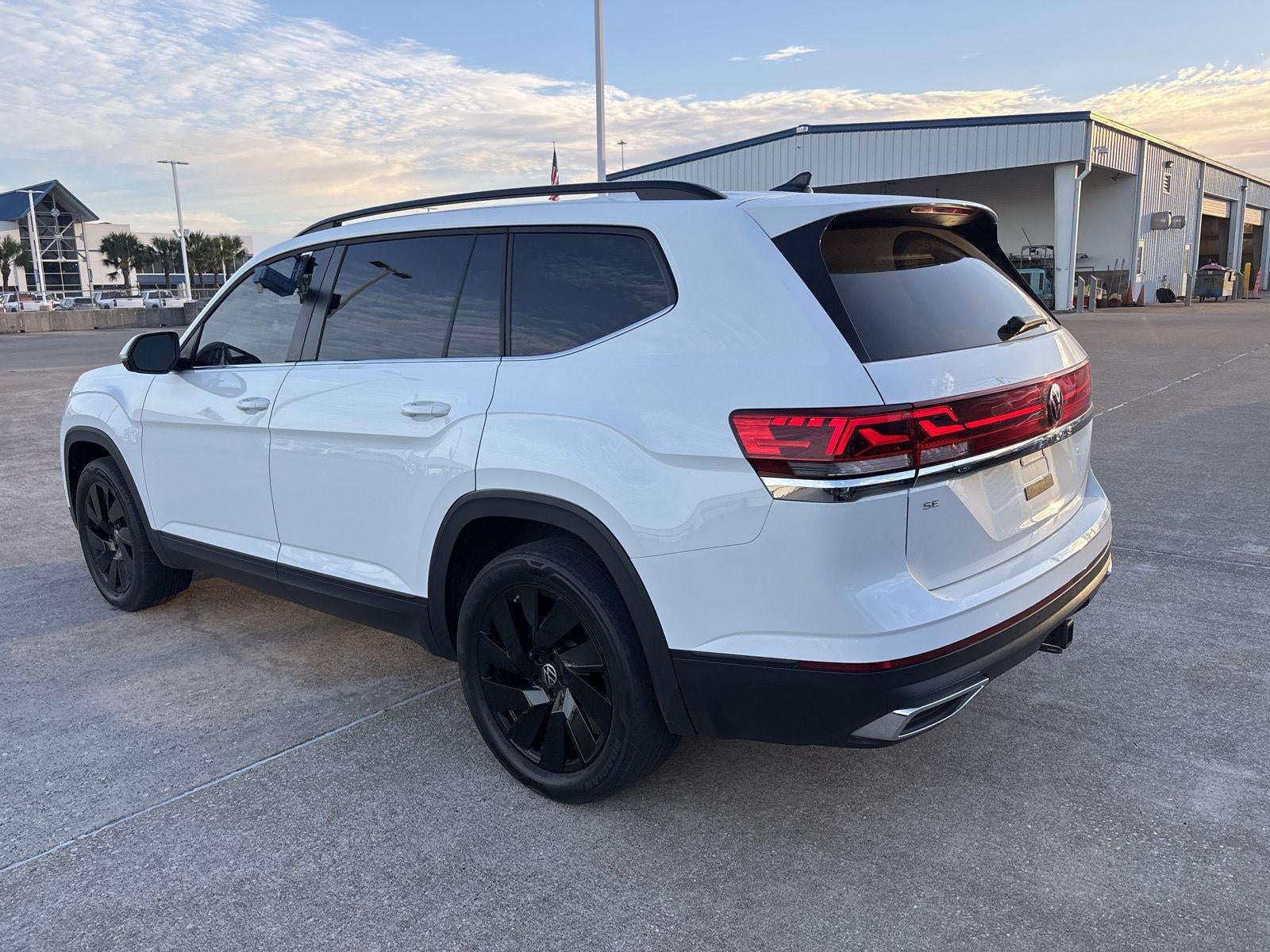2025 Volkswagen Atlas 2.0T SE w/Technology