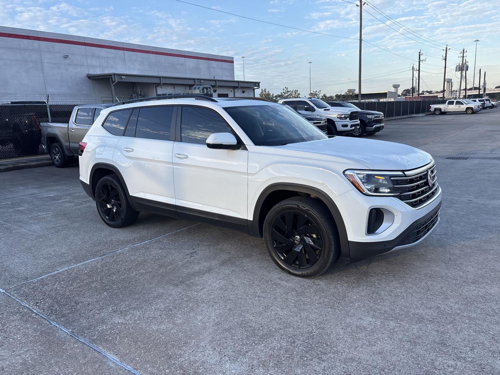 2025 Volkswagen Atlas 2.0T SE w/Technology