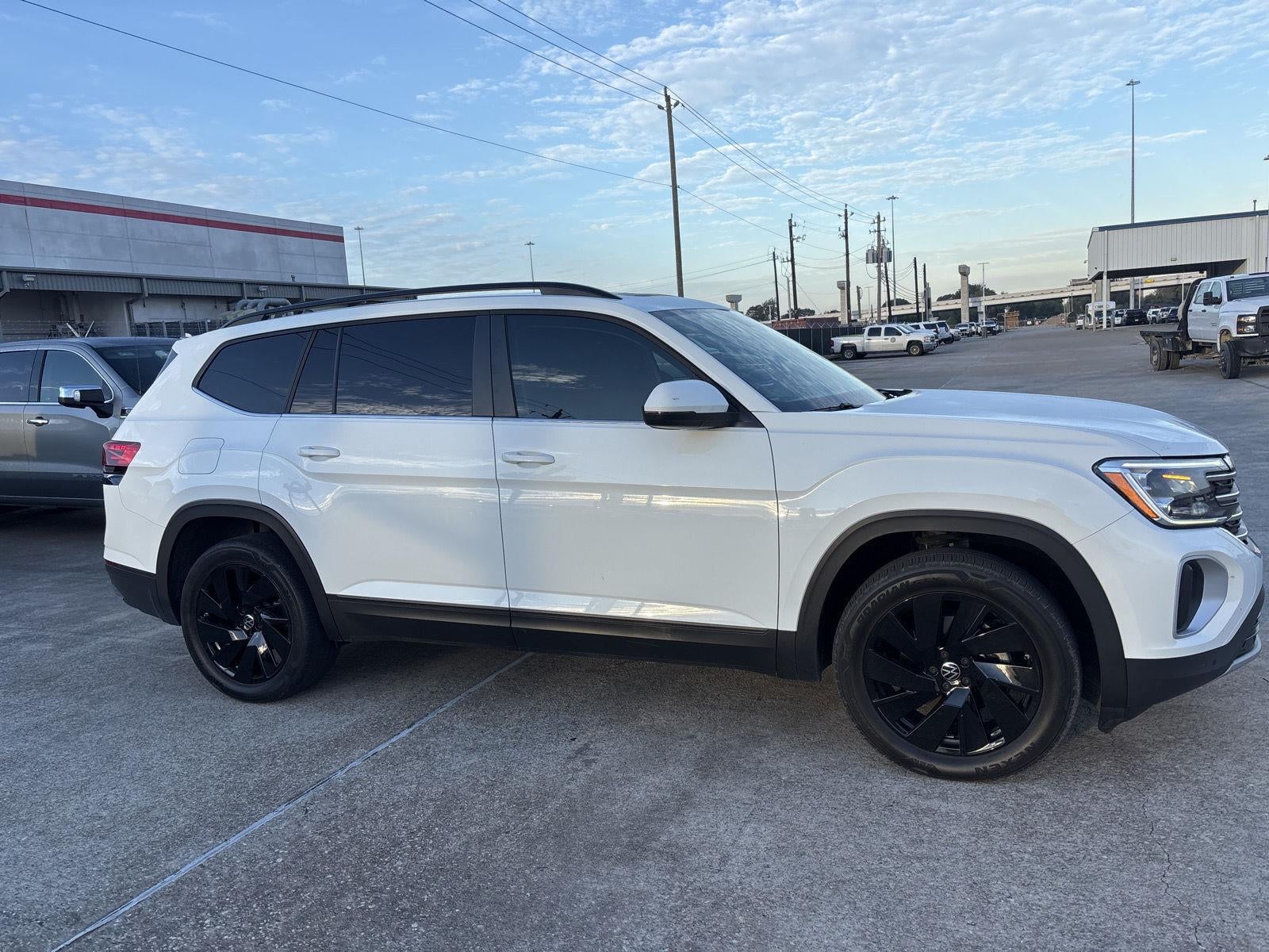 2025 Volkswagen Atlas 2.0T SE w/Technology