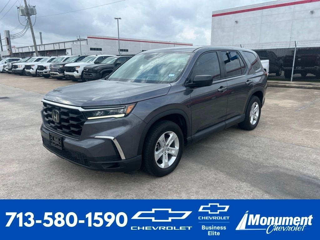 2023 Honda Pilot LX 2WD's photo