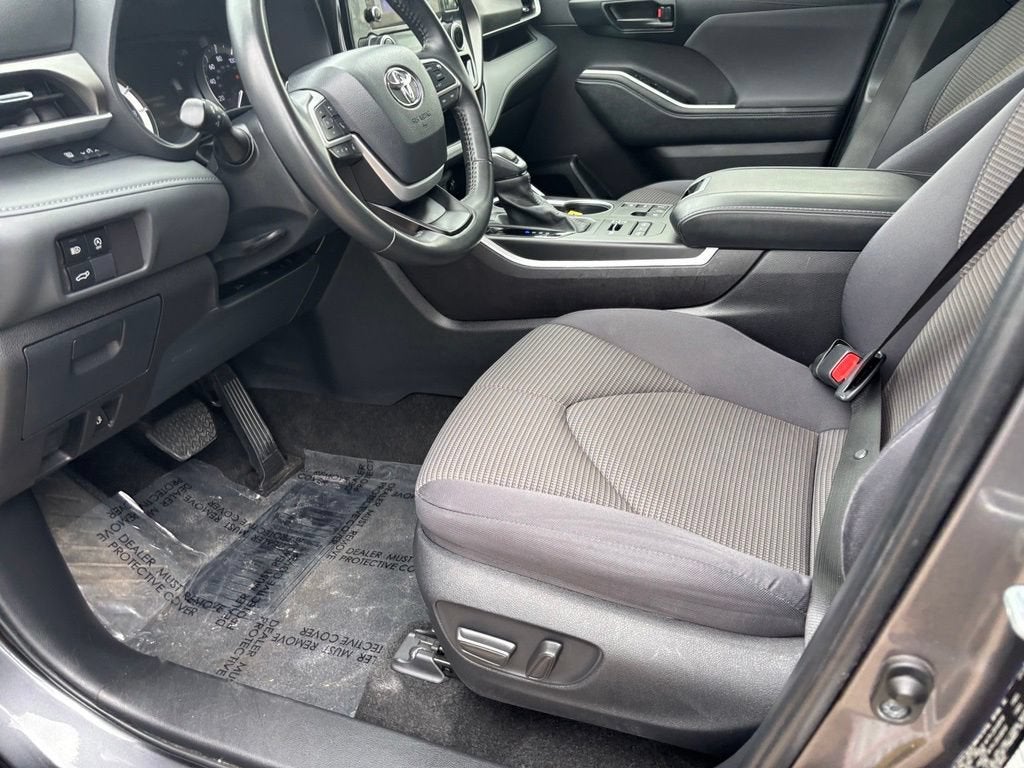 2024 Toyota Highlander LE