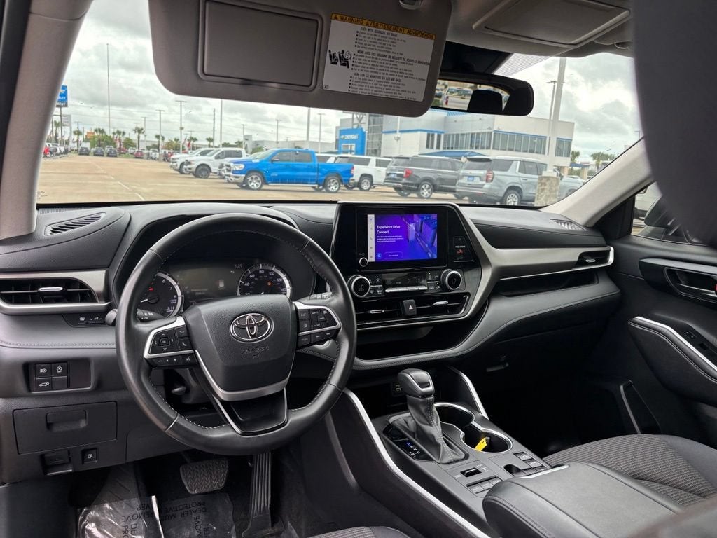 2024 Toyota Highlander LE