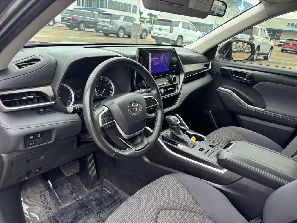 2024 Toyota Highlander LE