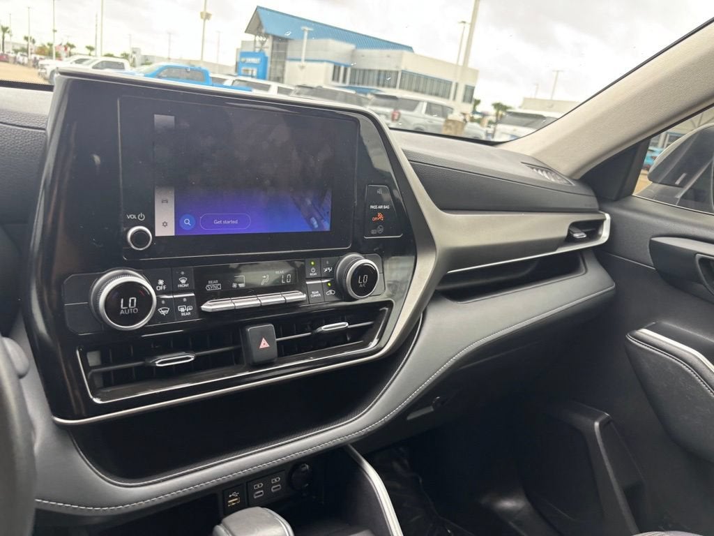 2024 Toyota Highlander LE