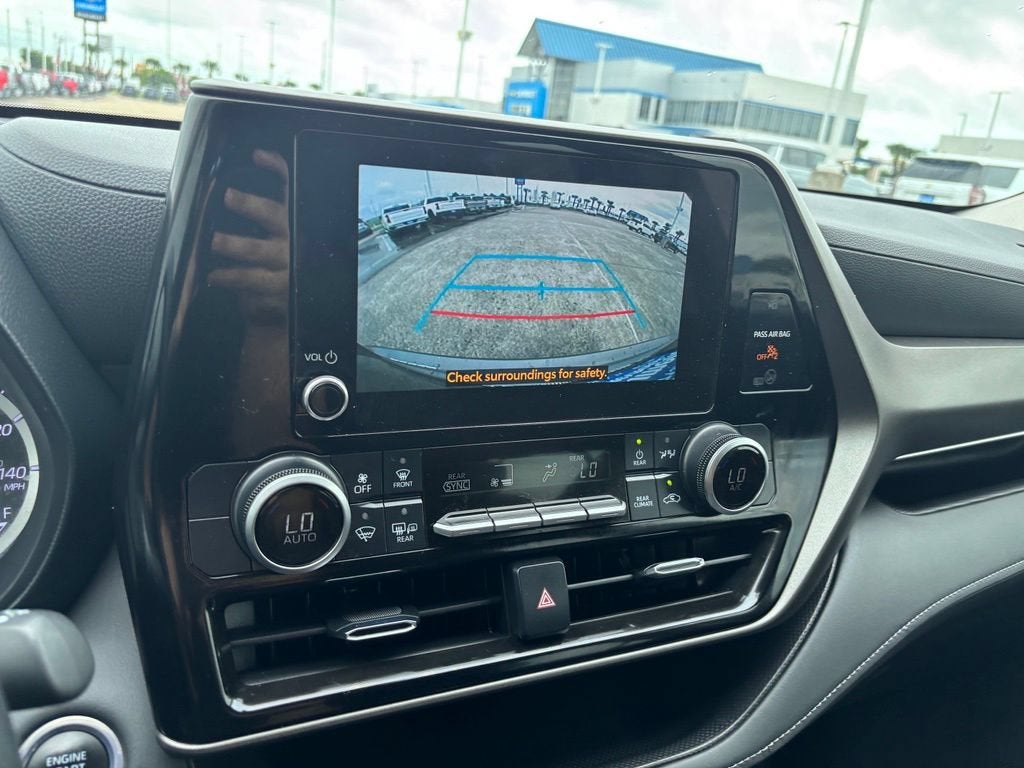 2024 Toyota Highlander LE