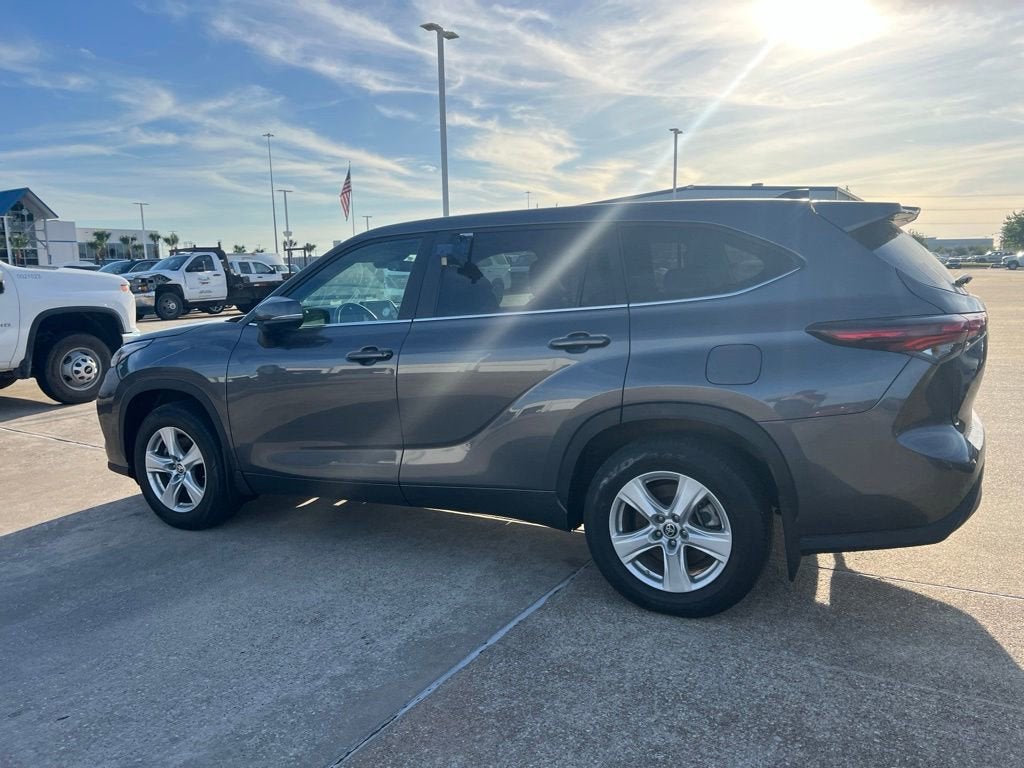 2024 Toyota Highlander LE
