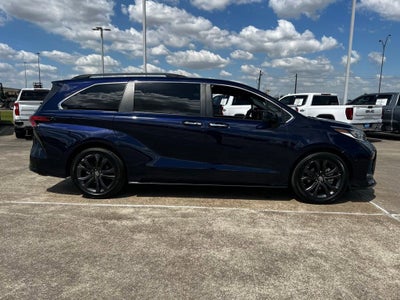 2022 Toyota Sienna XSE