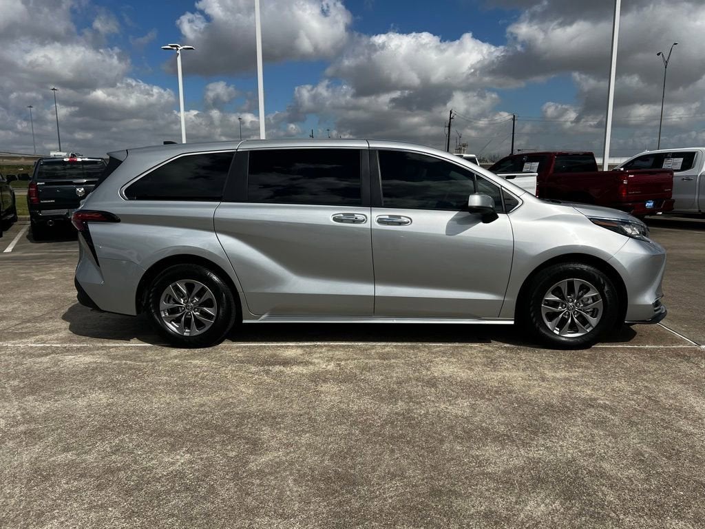 2022 Toyota Sienna XLE