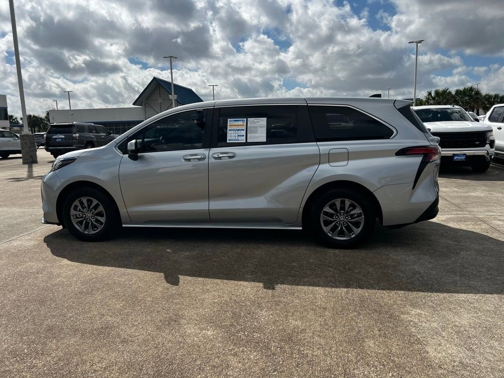 2022 Toyota Sienna XLE