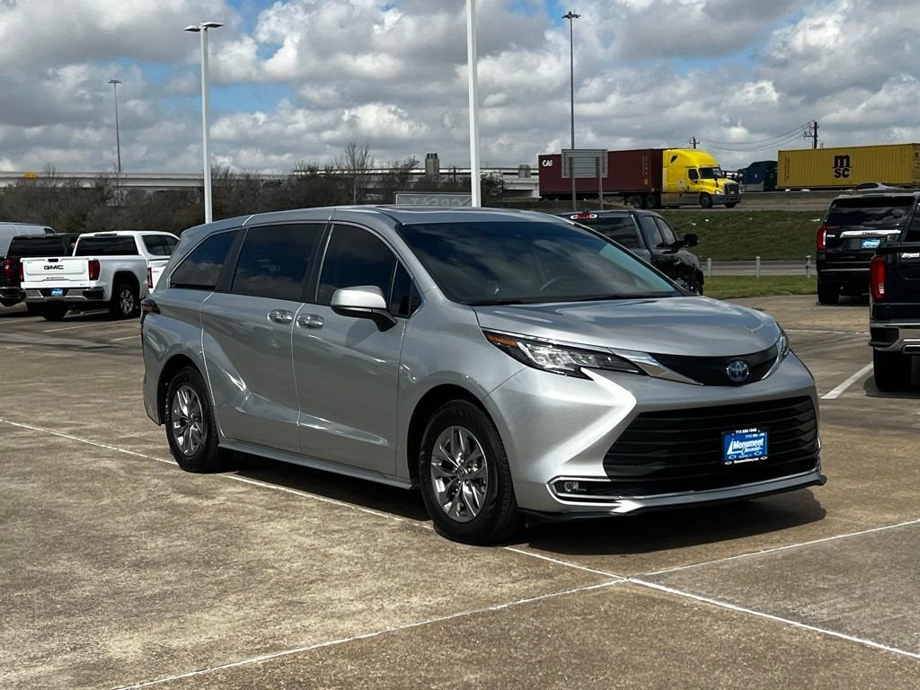 2022 Toyota Sienna XLE