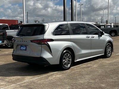 2022 Toyota Sienna XLE