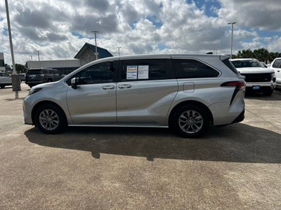 2022 Toyota Sienna XLE