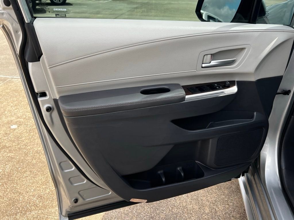 2022 Toyota Sienna XLE