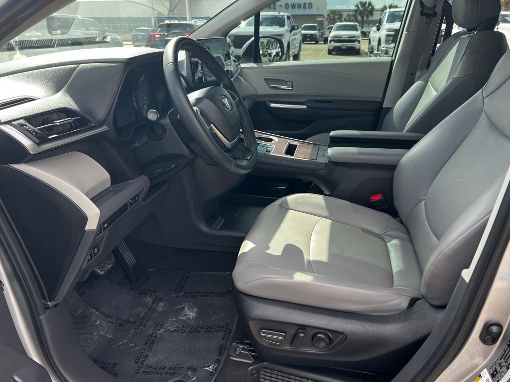 2022 Toyota Sienna XLE