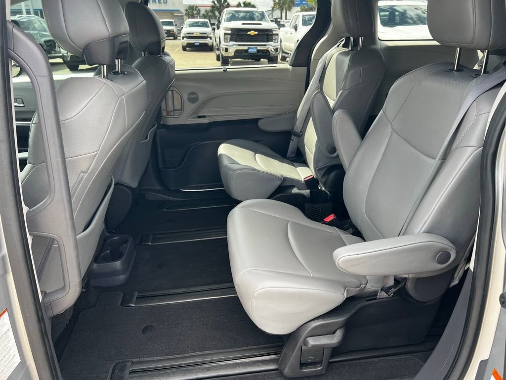 2022 Toyota Sienna XLE