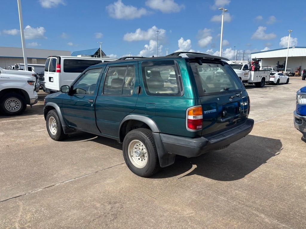 1997 Nissan Pathfinder XE