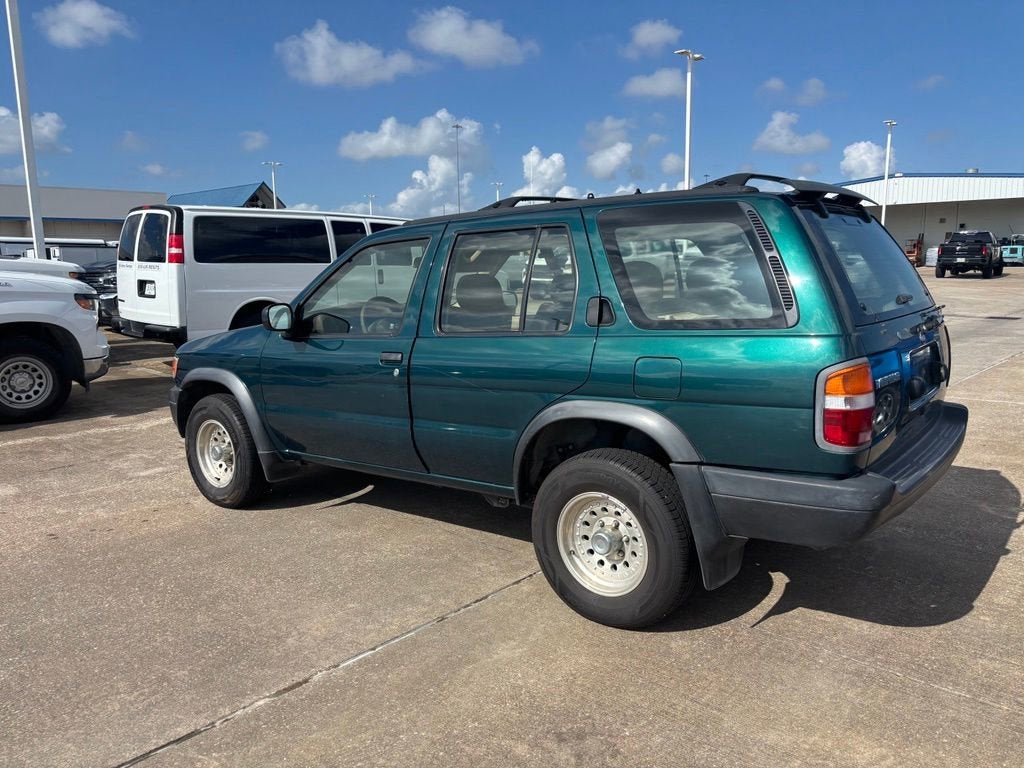 1997 Nissan Pathfinder XE